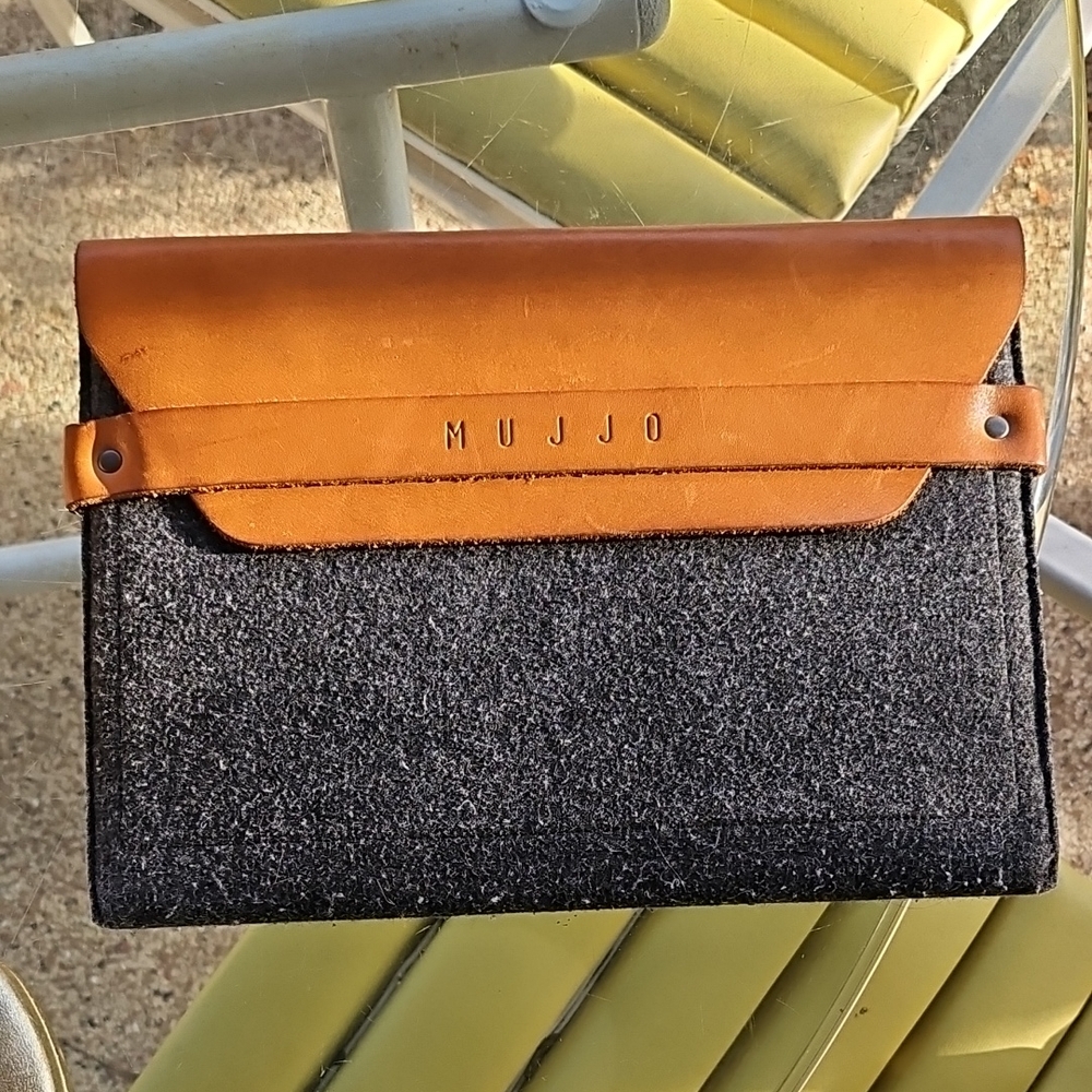 Mujjo Tan Leather and Grey Felt 10" x 8" Laptop Sleeve holder pouch